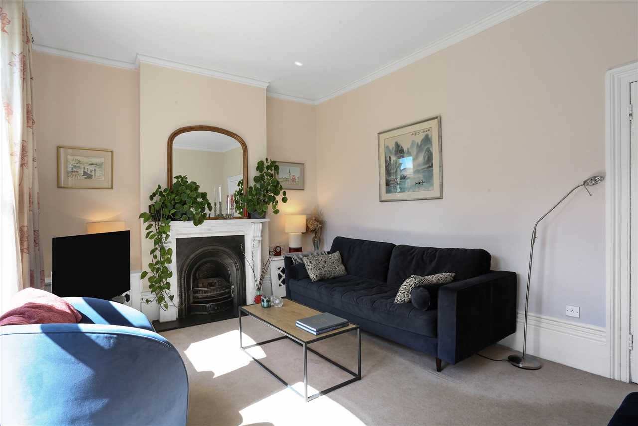 4 bed semi-detached house for sale in Hungerford Road 11