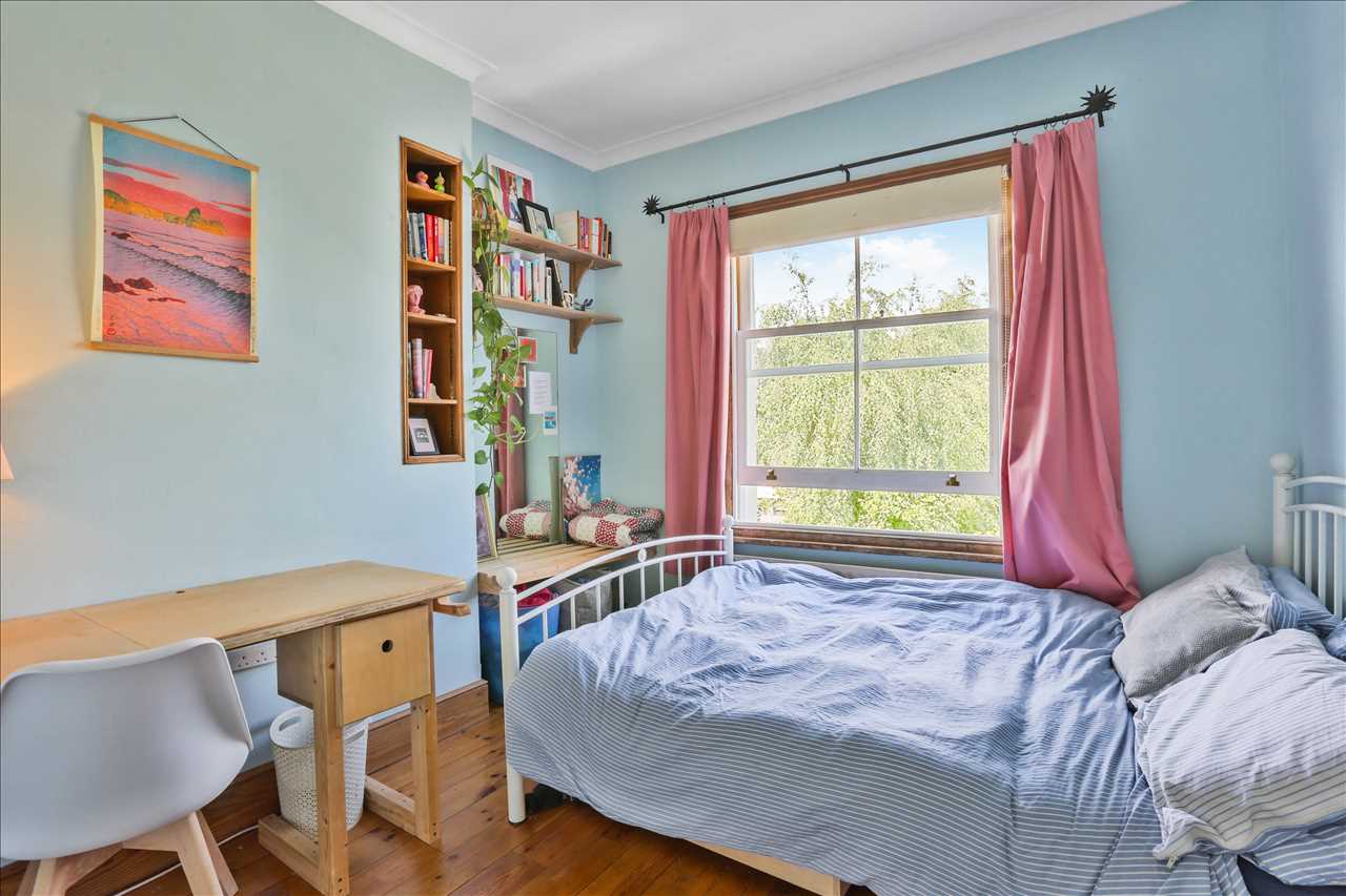 4 bed semi-detached house for sale in Hungerford Road  - Property Image 14