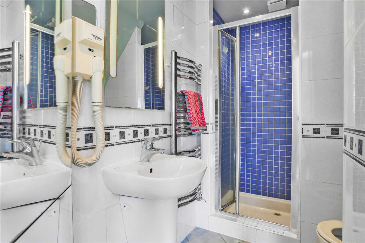 4 bed semi-detached house for sale in Hungerford Road  - Property Image 22