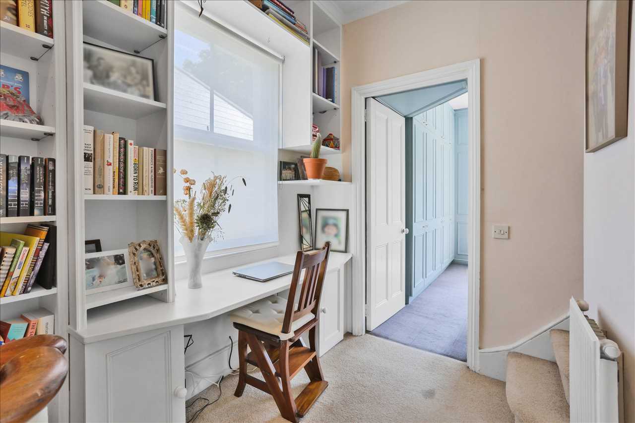 4 bed semi-detached house for sale in Hungerford Road  - Property Image 23