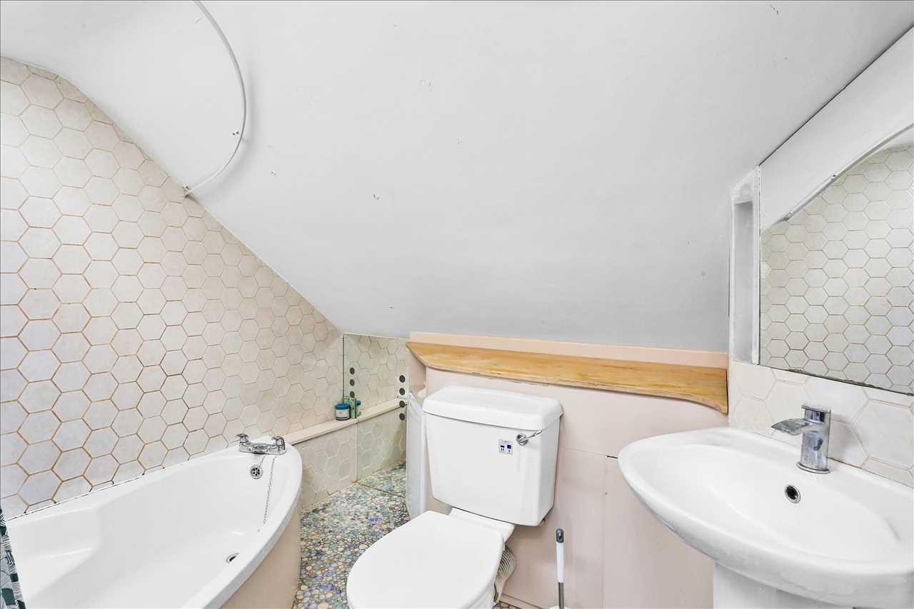 4 bed semi-detached house for sale in Hungerford Road  - Property Image 24