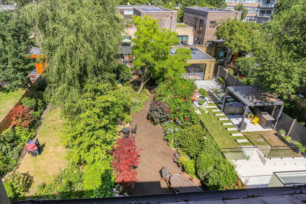 4 bed semi-detached house for sale in Hungerford Road 25