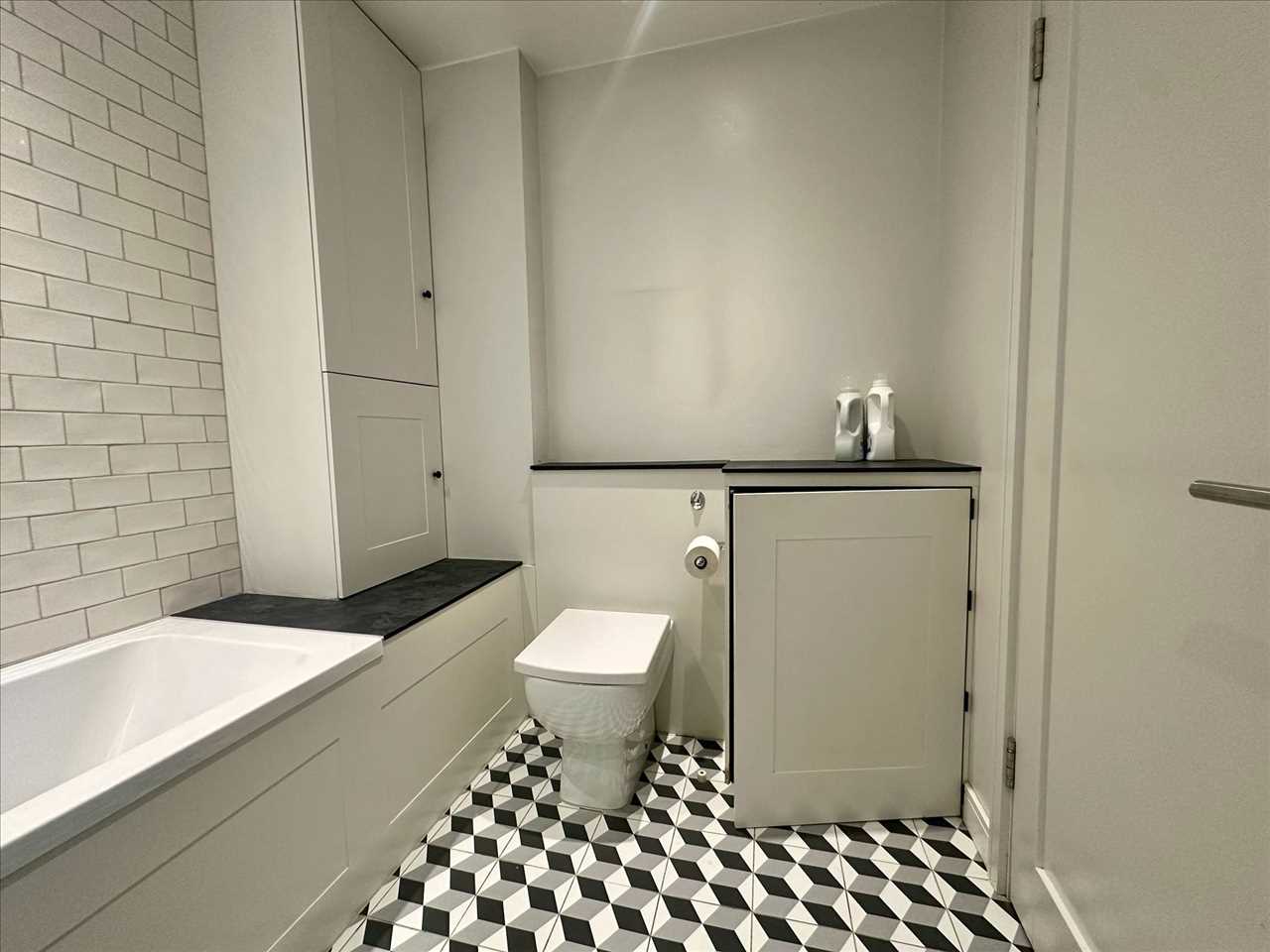 1 bed flat for sale in Chetwynd Road 8