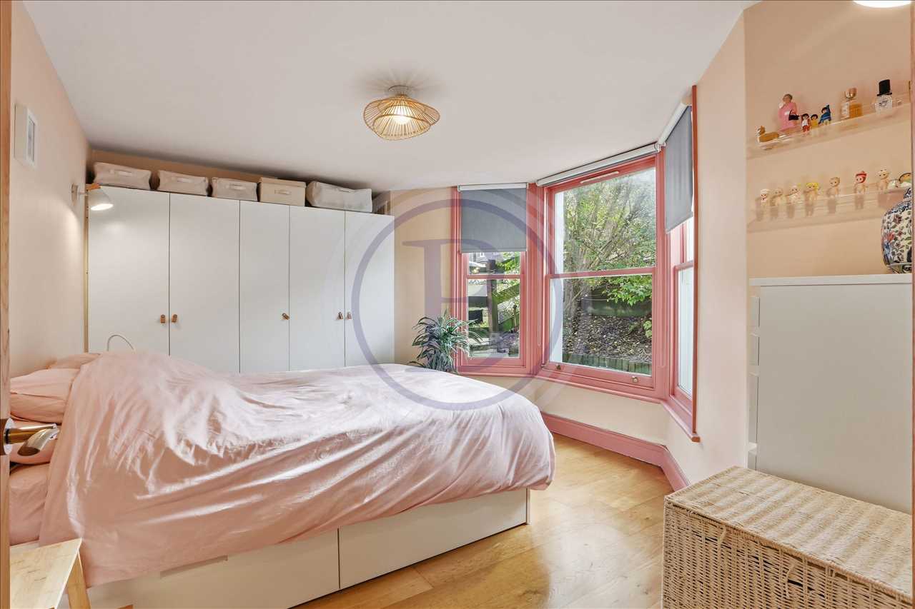 3 bed flat for sale in Tufnell Park Road  - Property Image 6