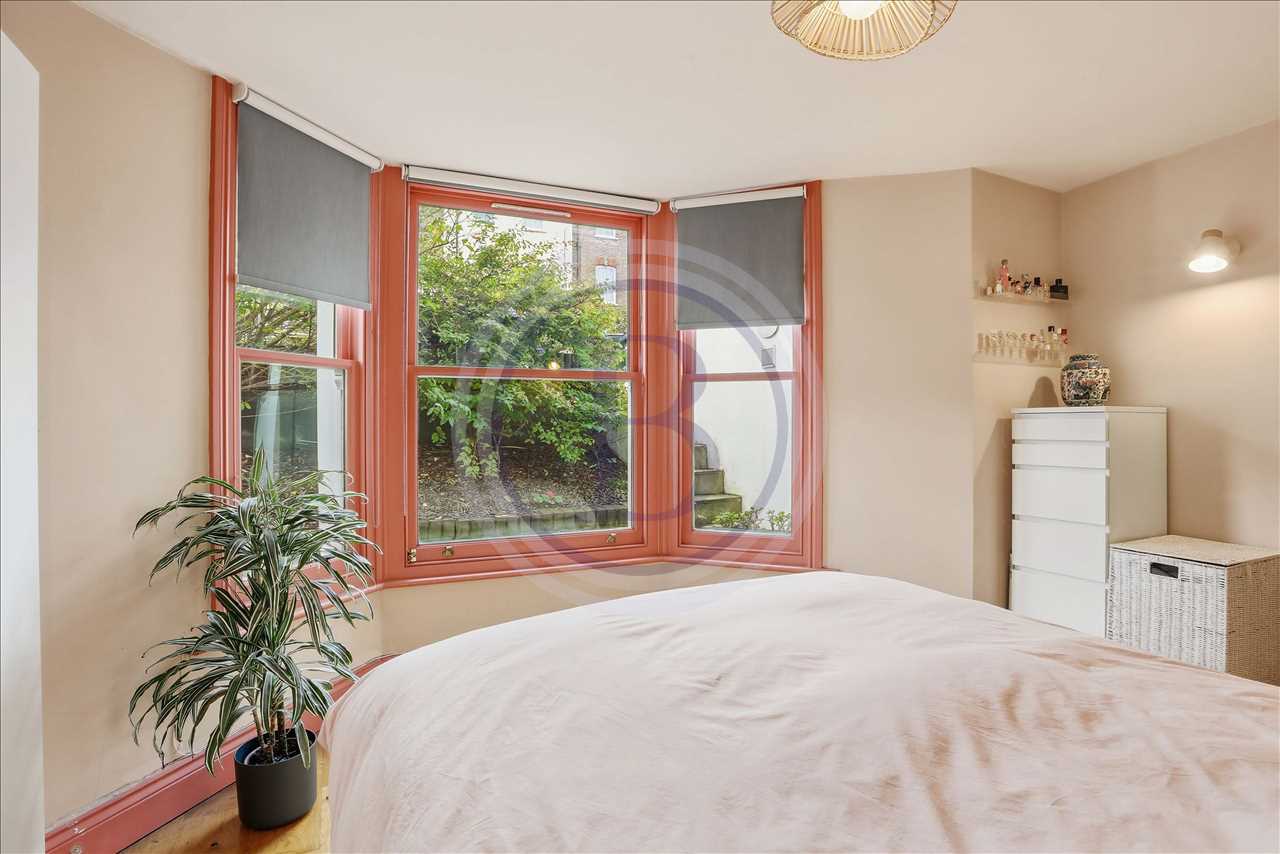 3 bed flat for sale in Tufnell Park Road  - Property Image 7