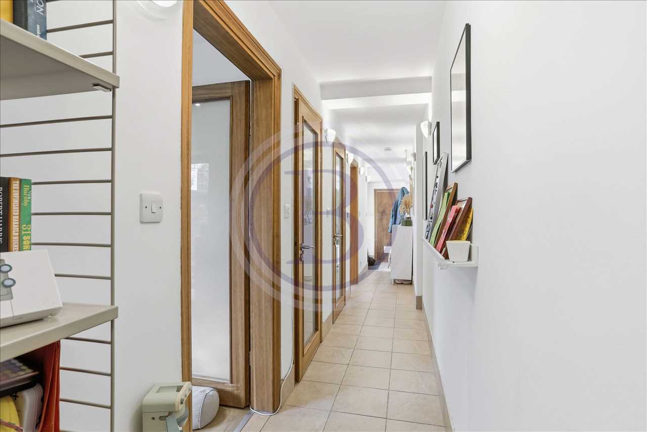 3 bed flat for sale in Tufnell Park Road 9