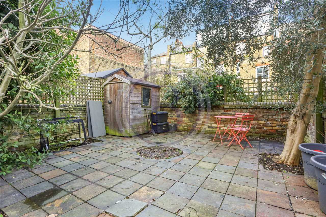 3 bed flat for sale in Tufnell Park Road 11