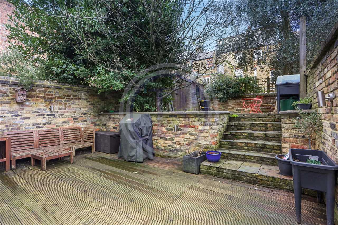 3 bed flat for sale in Tufnell Park Road 12
