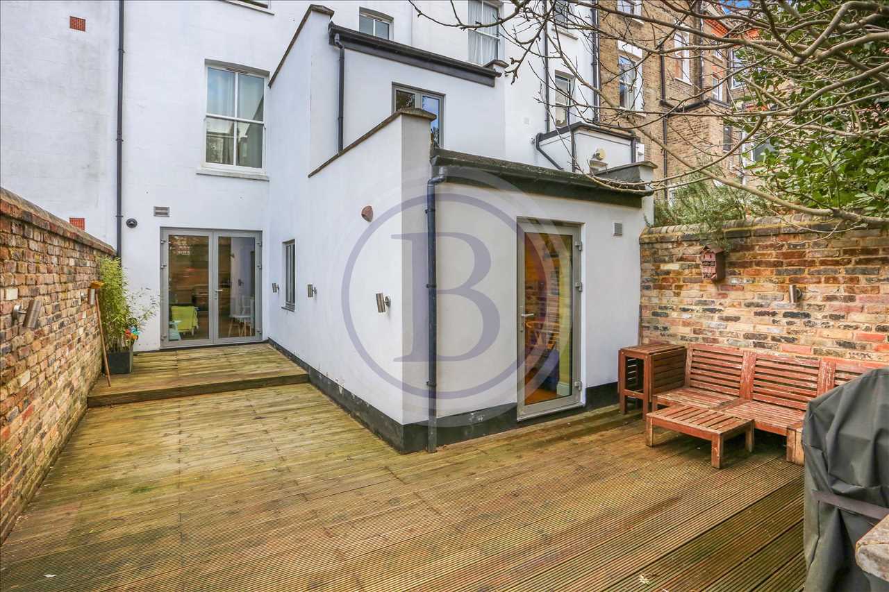 3 bed flat for sale in Tufnell Park Road 13