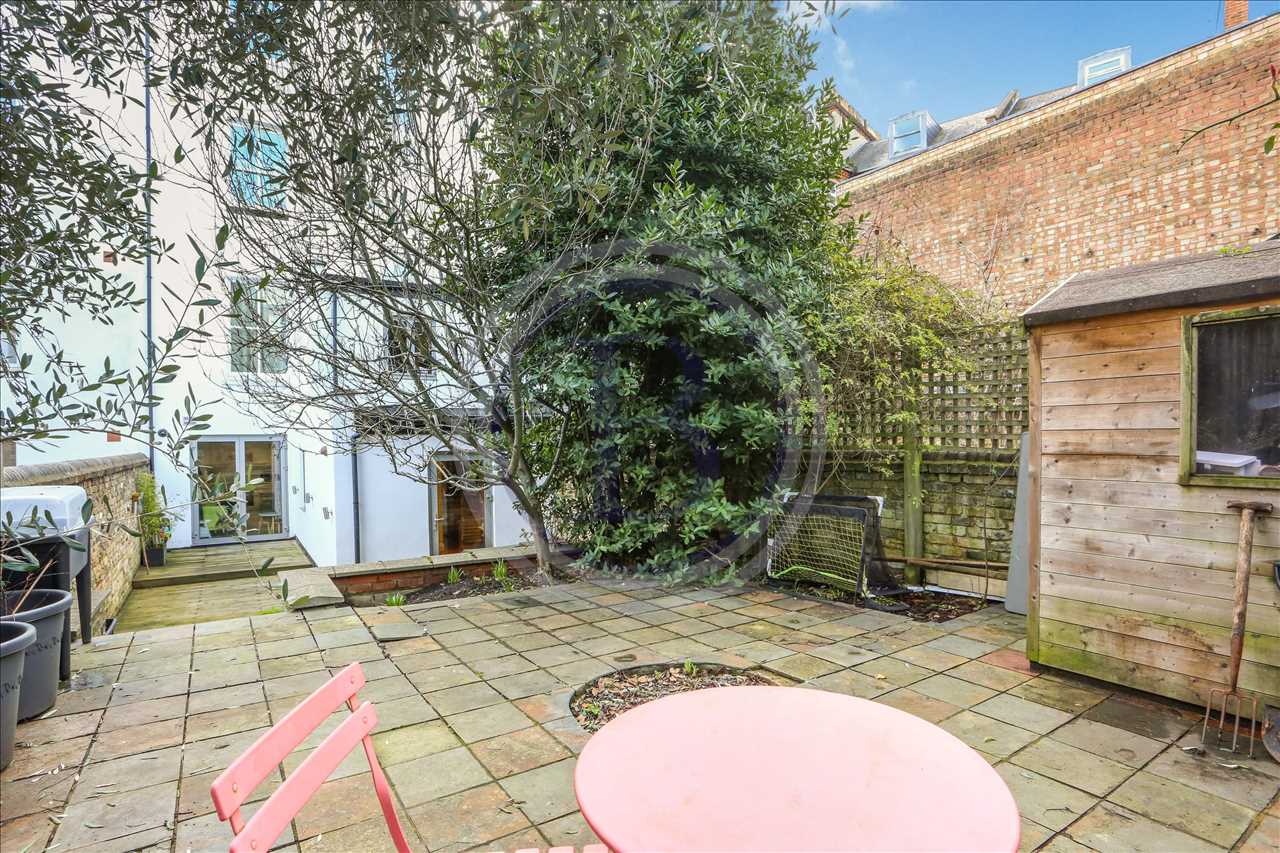 3 bed flat for sale in Tufnell Park Road 14