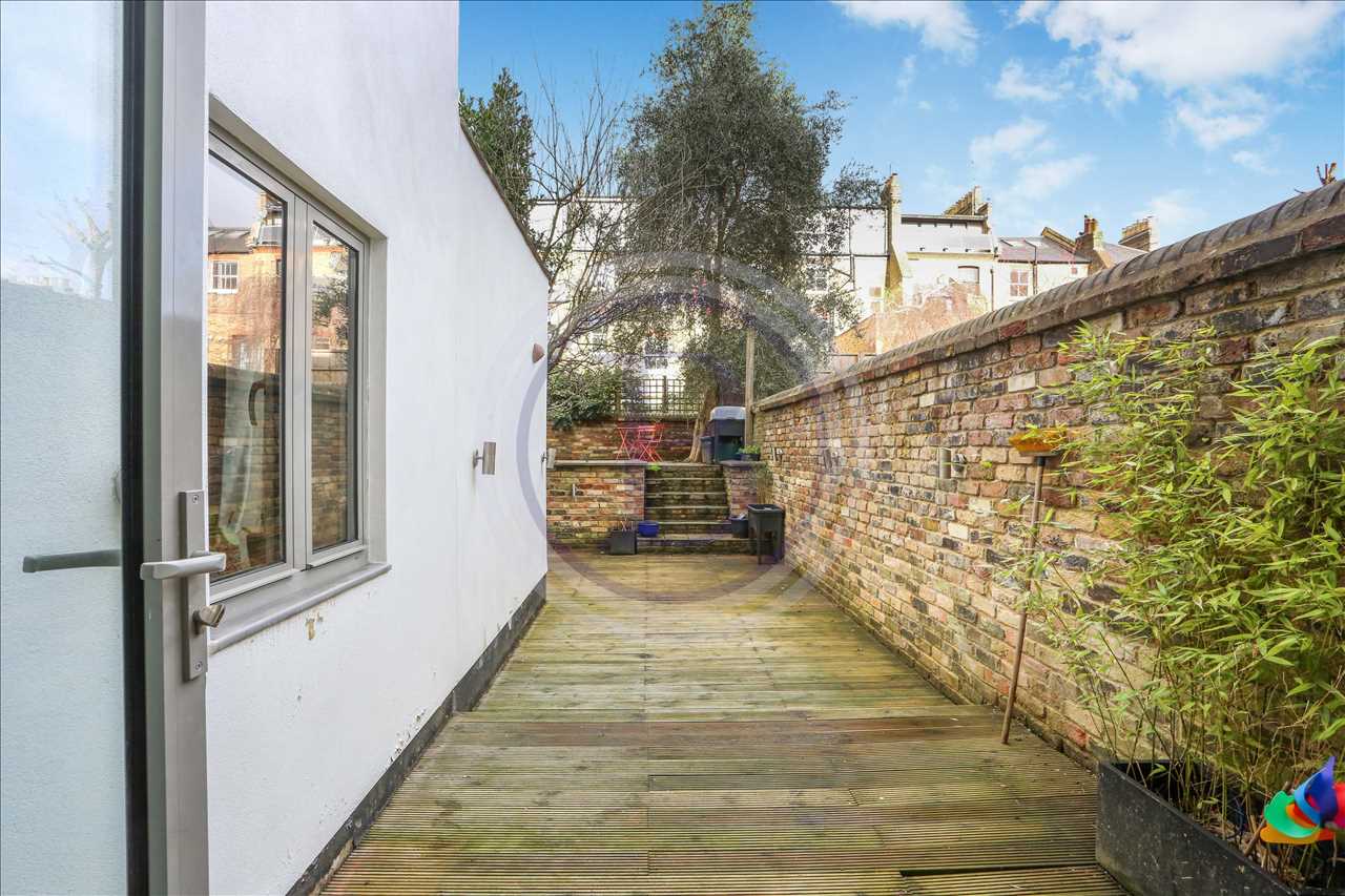 3 bed flat for sale in Tufnell Park Road 15