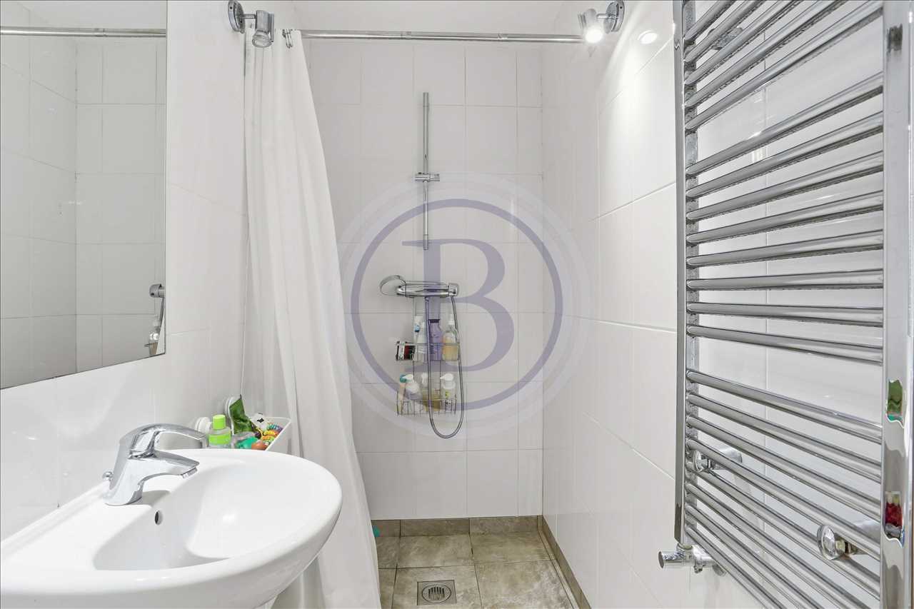 3 bed flat for sale in Tufnell Park Road 16