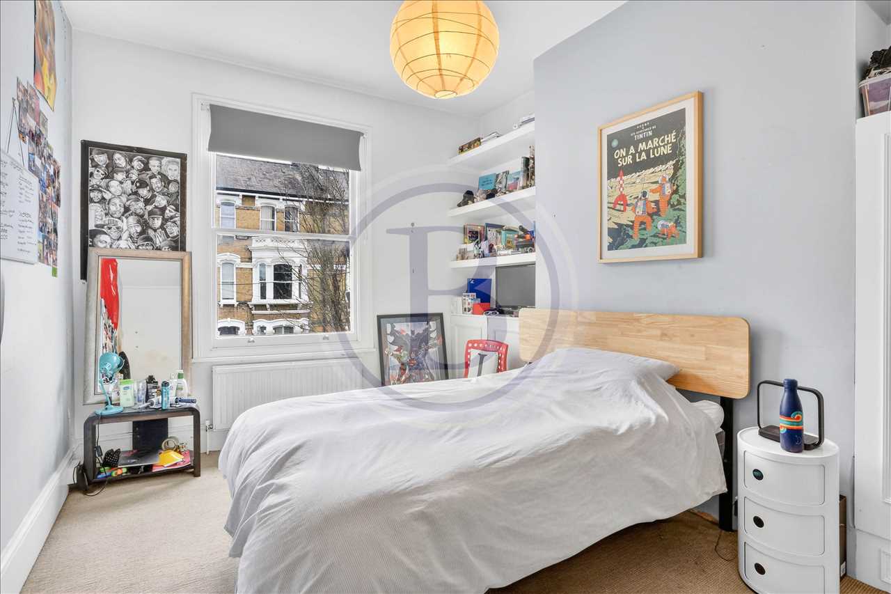 3 bed maisonette for sale in Corinne Road 4