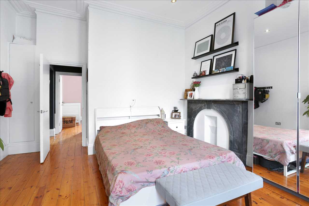 2 bed flat for sale in Tytherton Road 9
