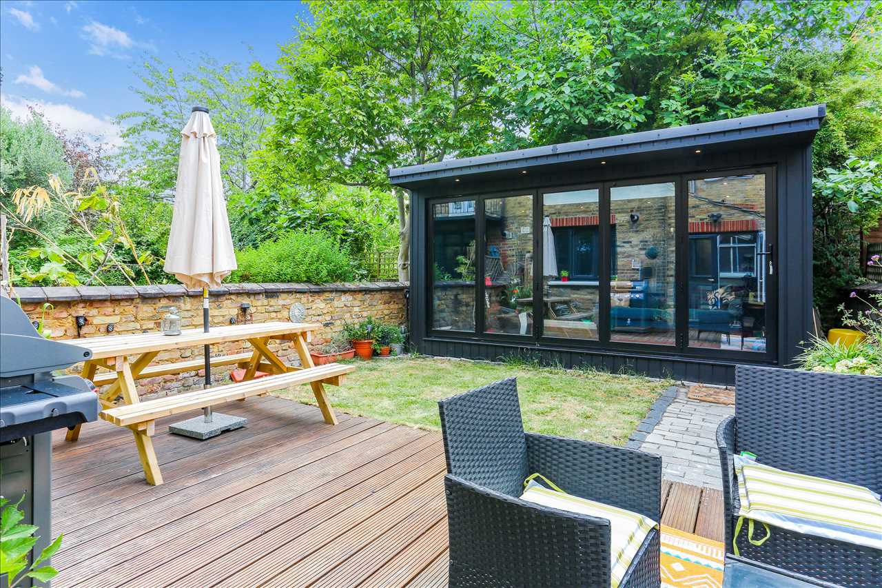 2 bed flat for sale in Tytherton Road 17