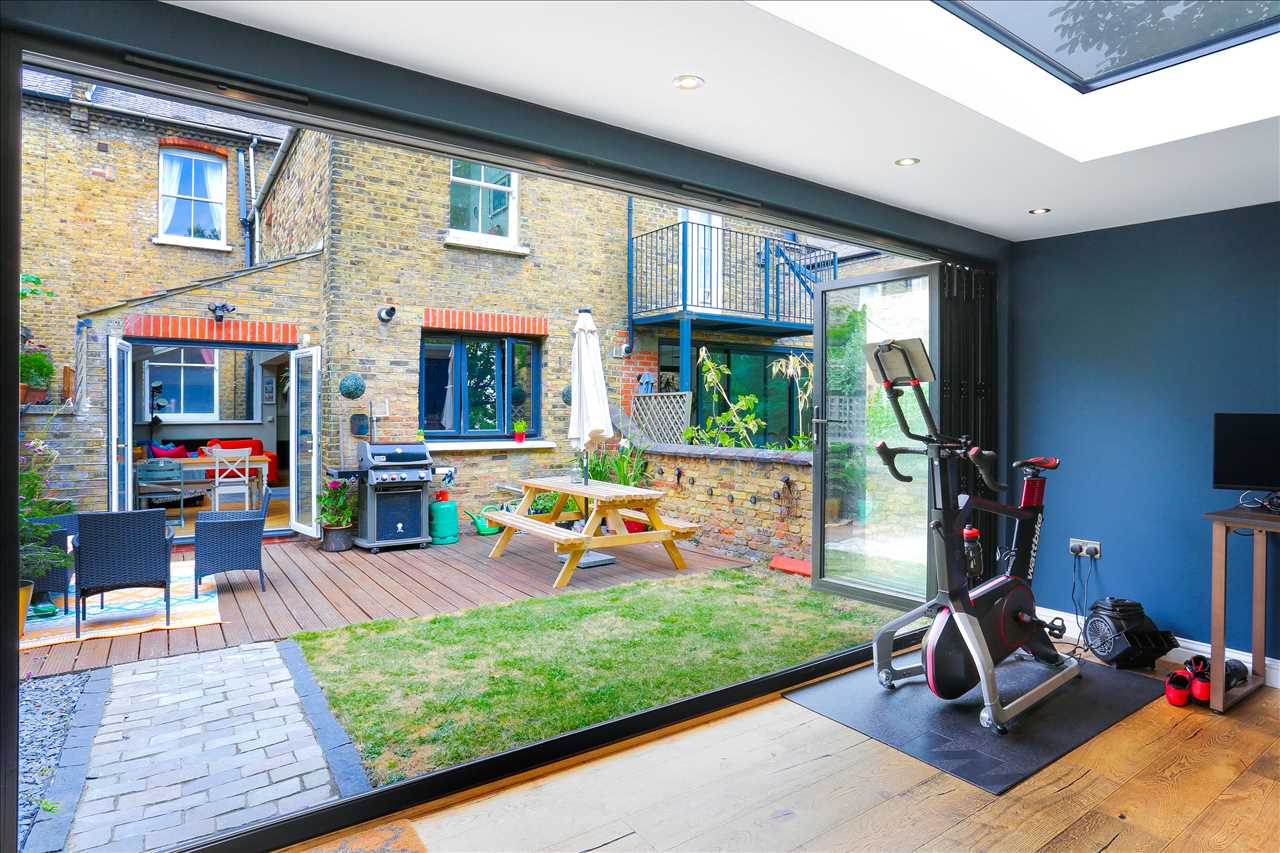 2 bed flat for sale in Tytherton Road 19