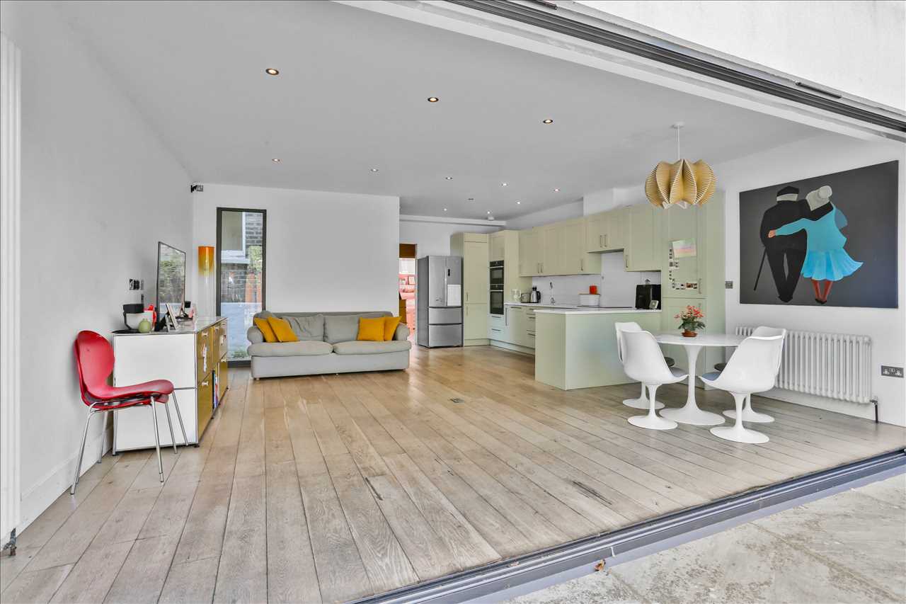 3 bed flat for sale in Yerbury Road  - Property Image 1