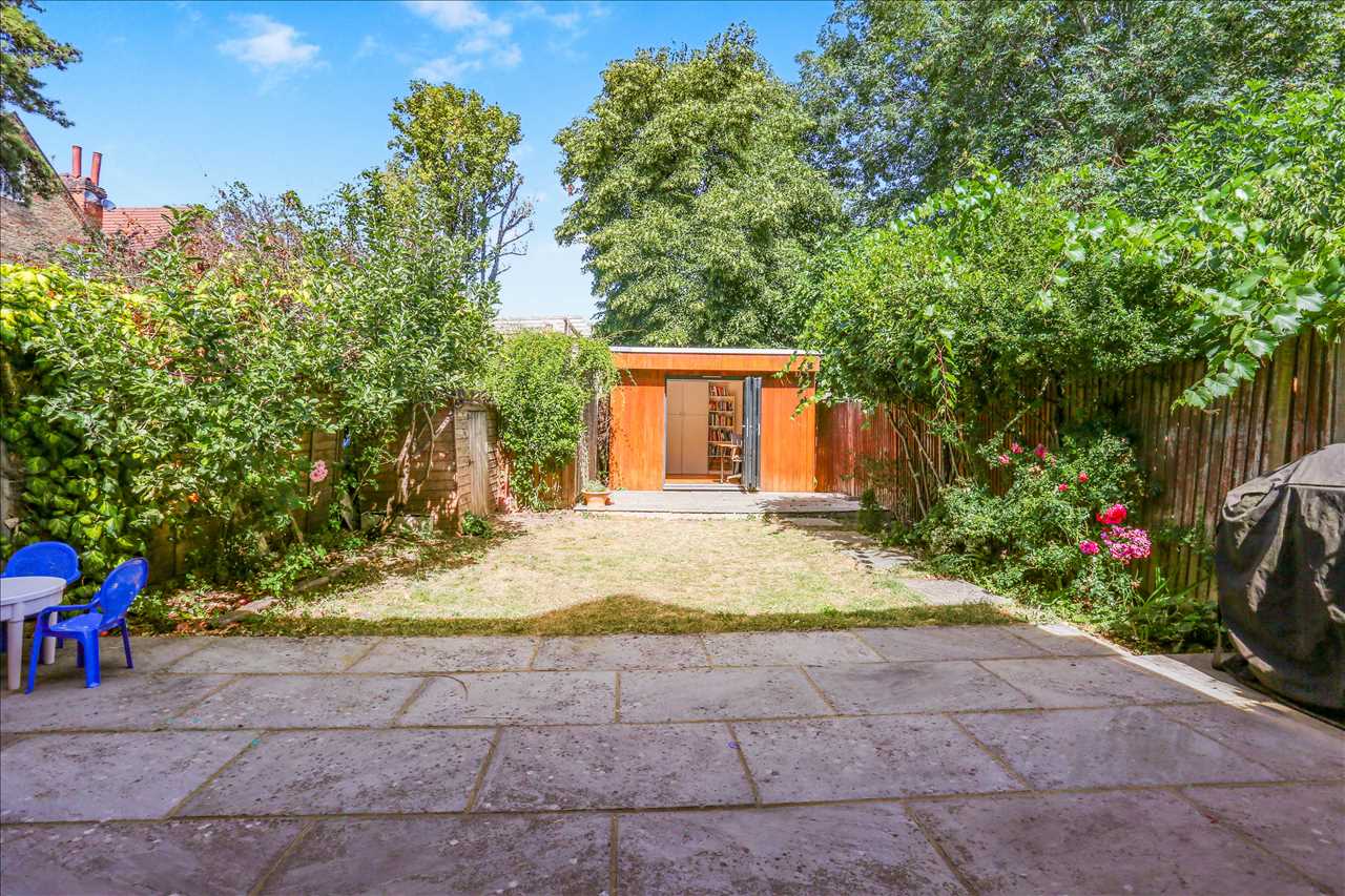 3 bed flat for sale in Yerbury Road  - Property Image 3