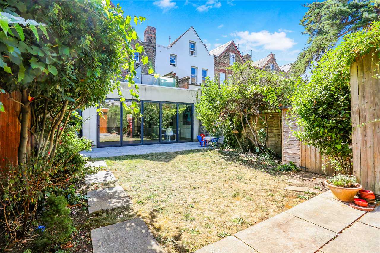 3 bed flat for sale in Yerbury Road  - Property Image 9