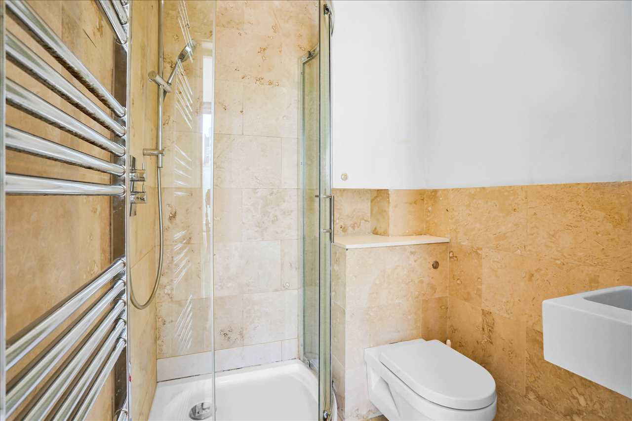 3 bed flat for sale in Yerbury Road 23