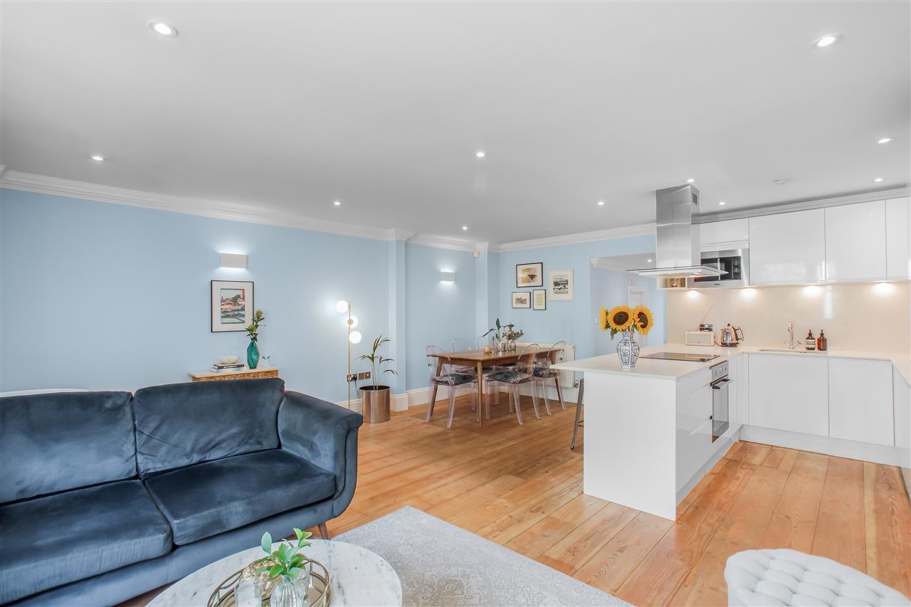 2 bed flat for sale in St John's Villas 6