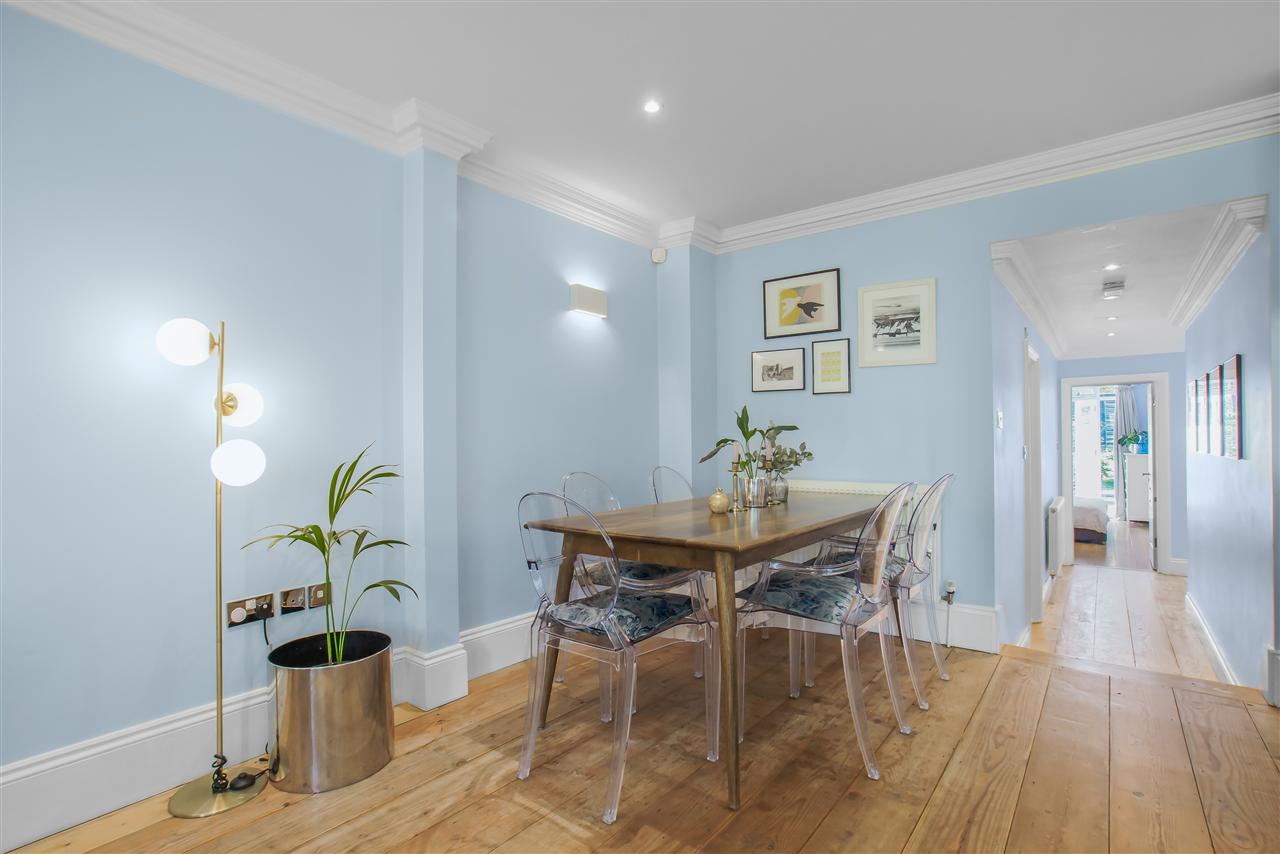 2 bed flat for sale in St John's Villas 7