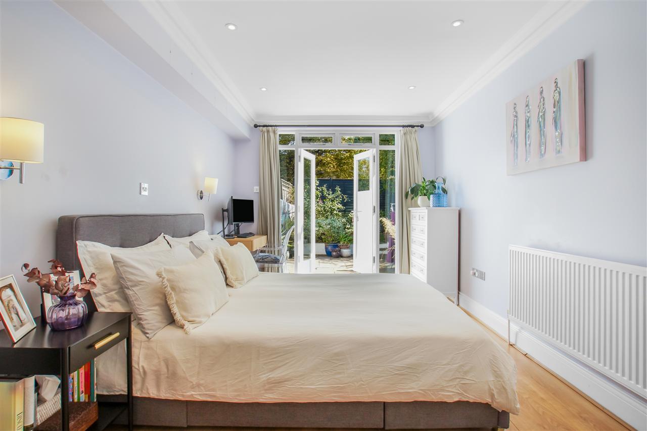 2 bed flat for sale in St John's Villas 10