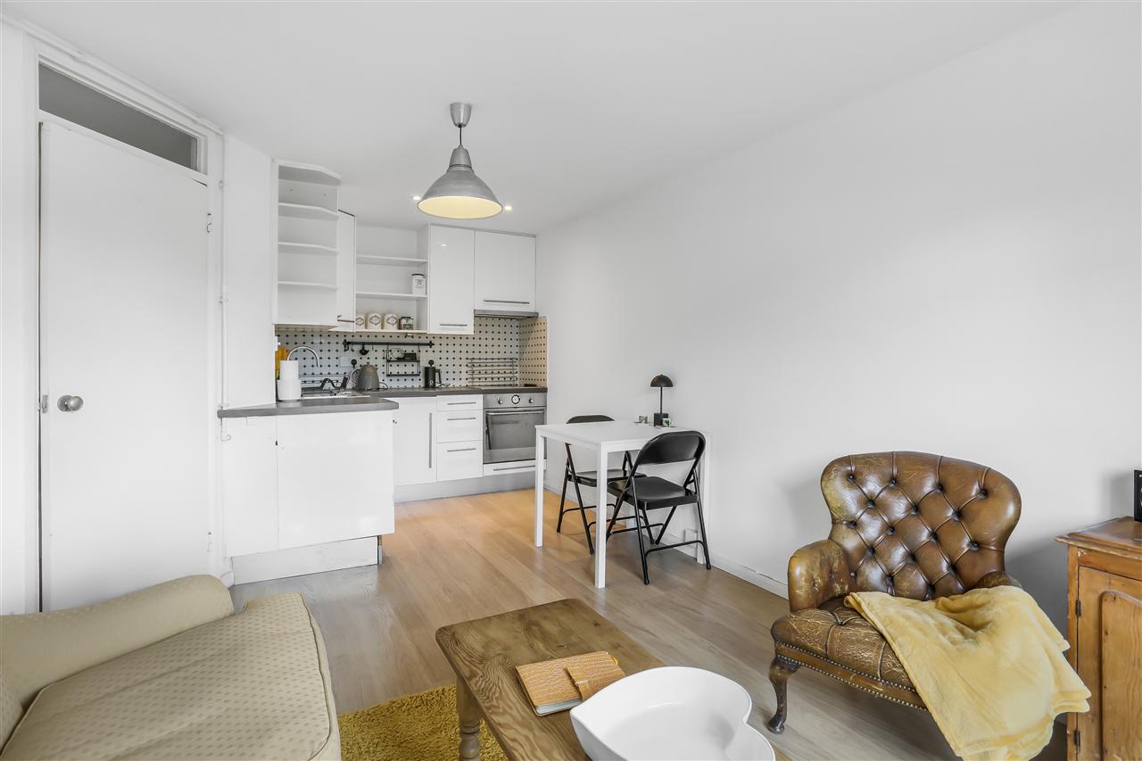 1 bed flat for sale in Hunter House Junction Road 4