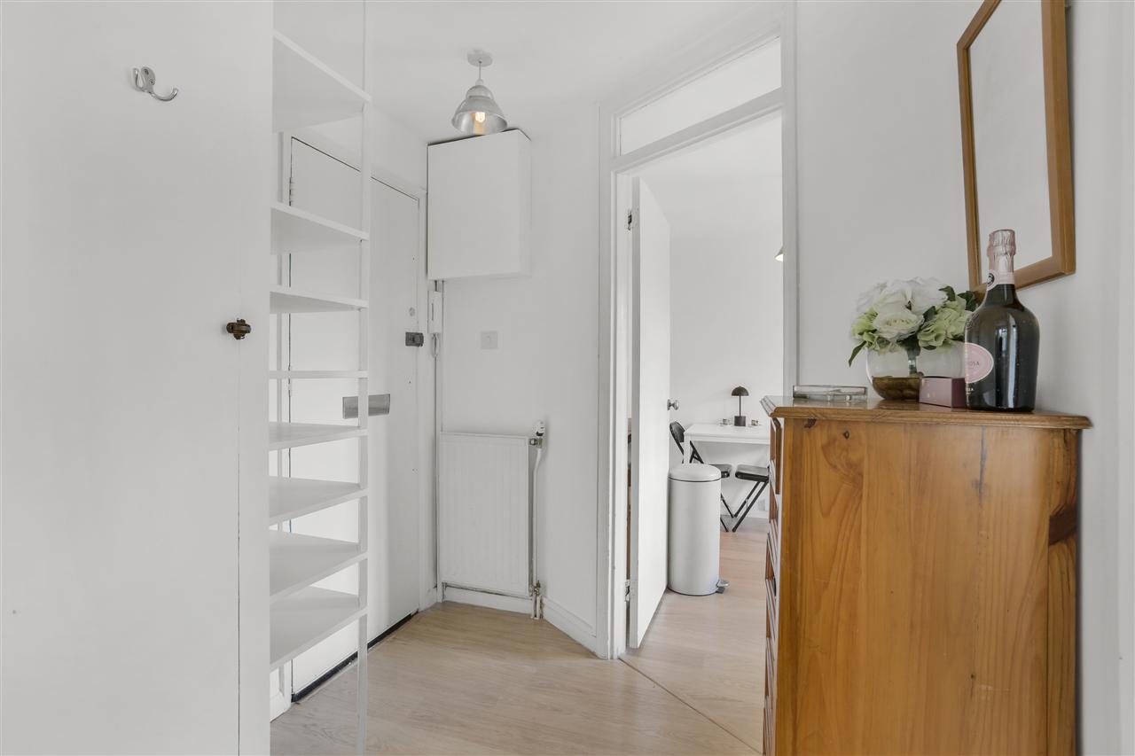 1 bed flat for sale in Hunter House Junction Road 7
