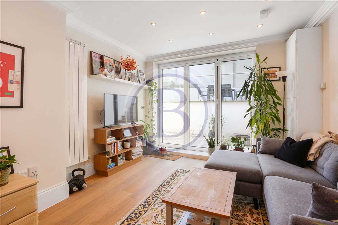 1 bed flat for sale in Brecknock Road 2