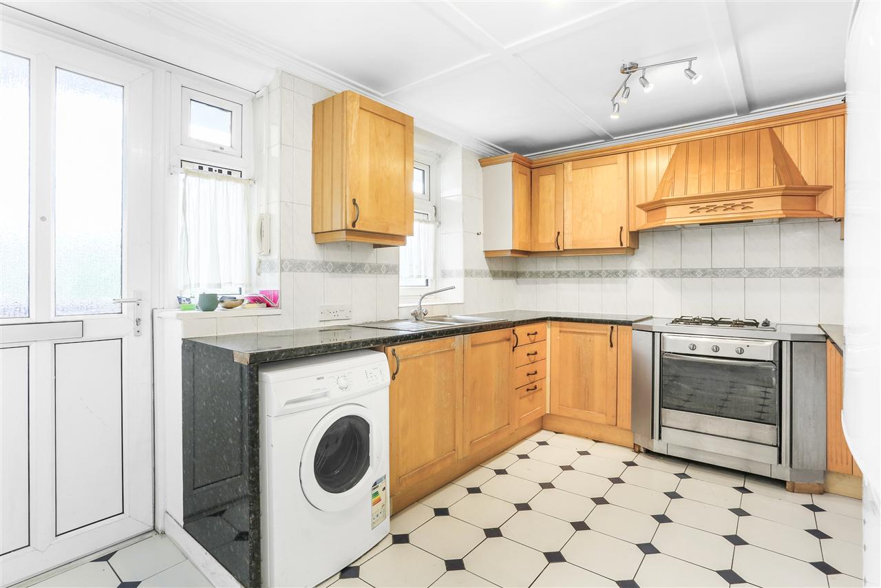 2 bed flat for sale 2