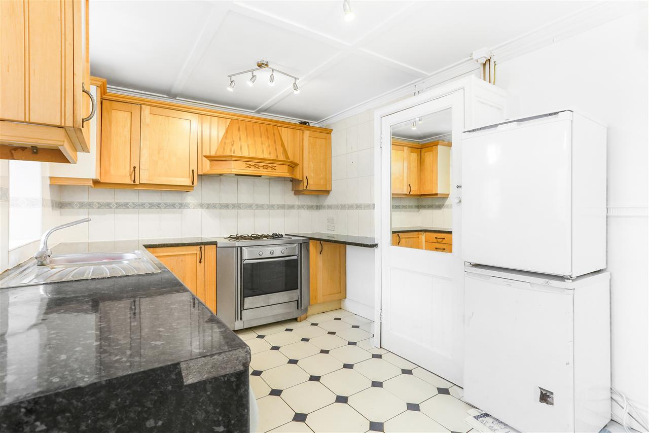 2 bed flat for sale 3