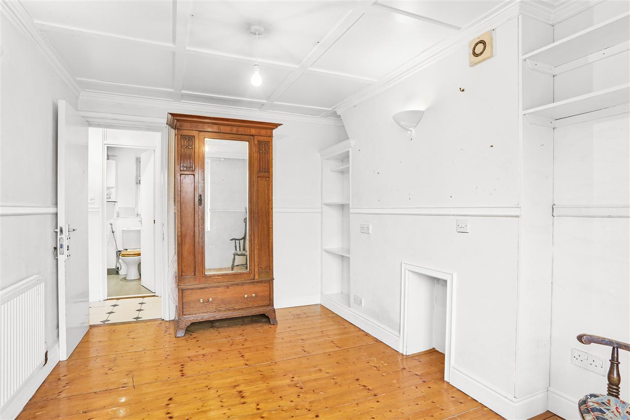 2 bed flat for sale 6