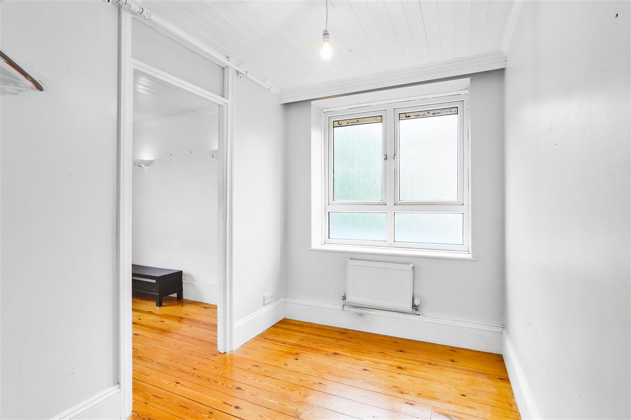 2 bed flat for sale  - Property Image 8