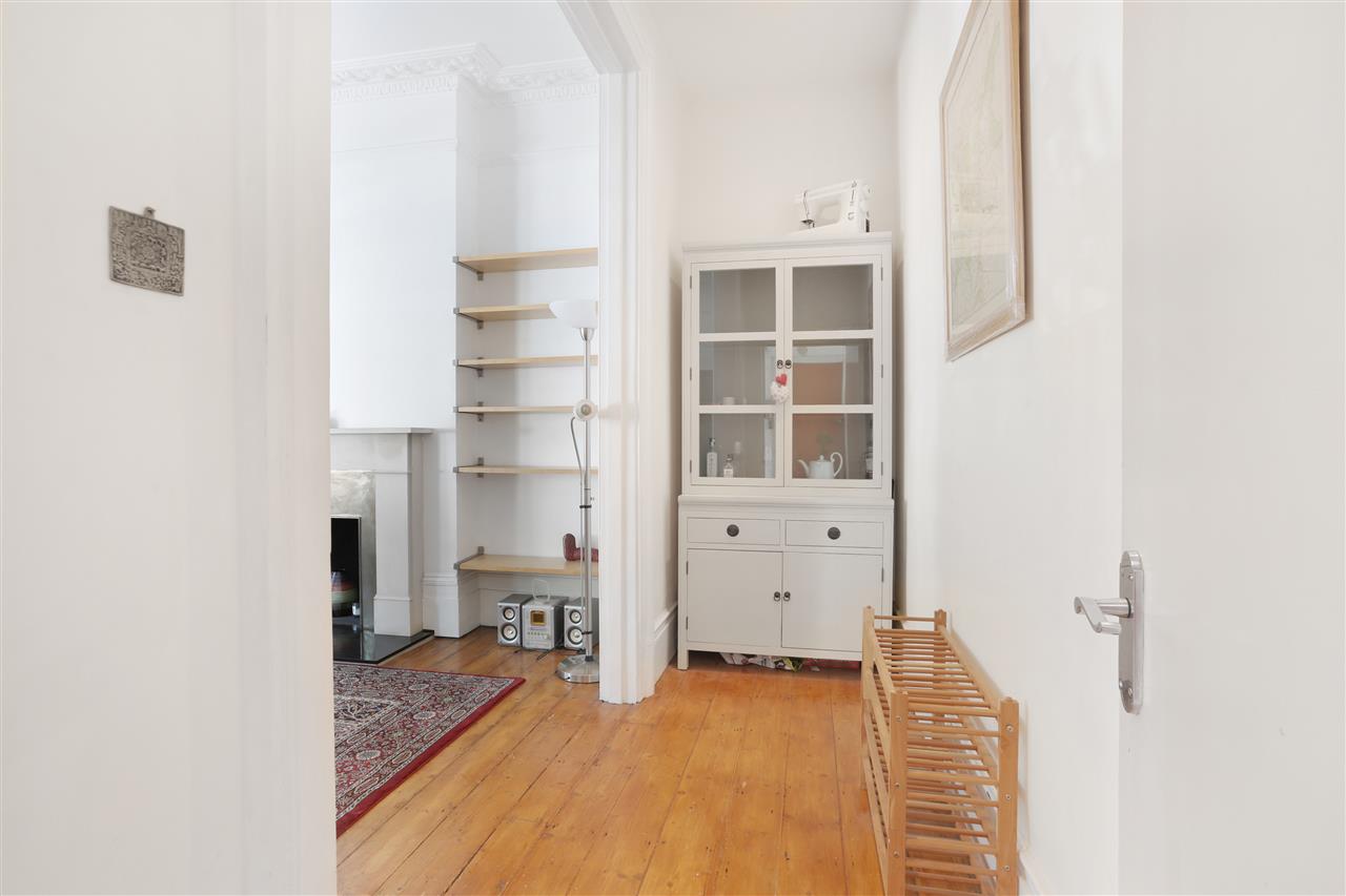 2 bed flat for sale in Tufnell Park Road  - Property Image 8