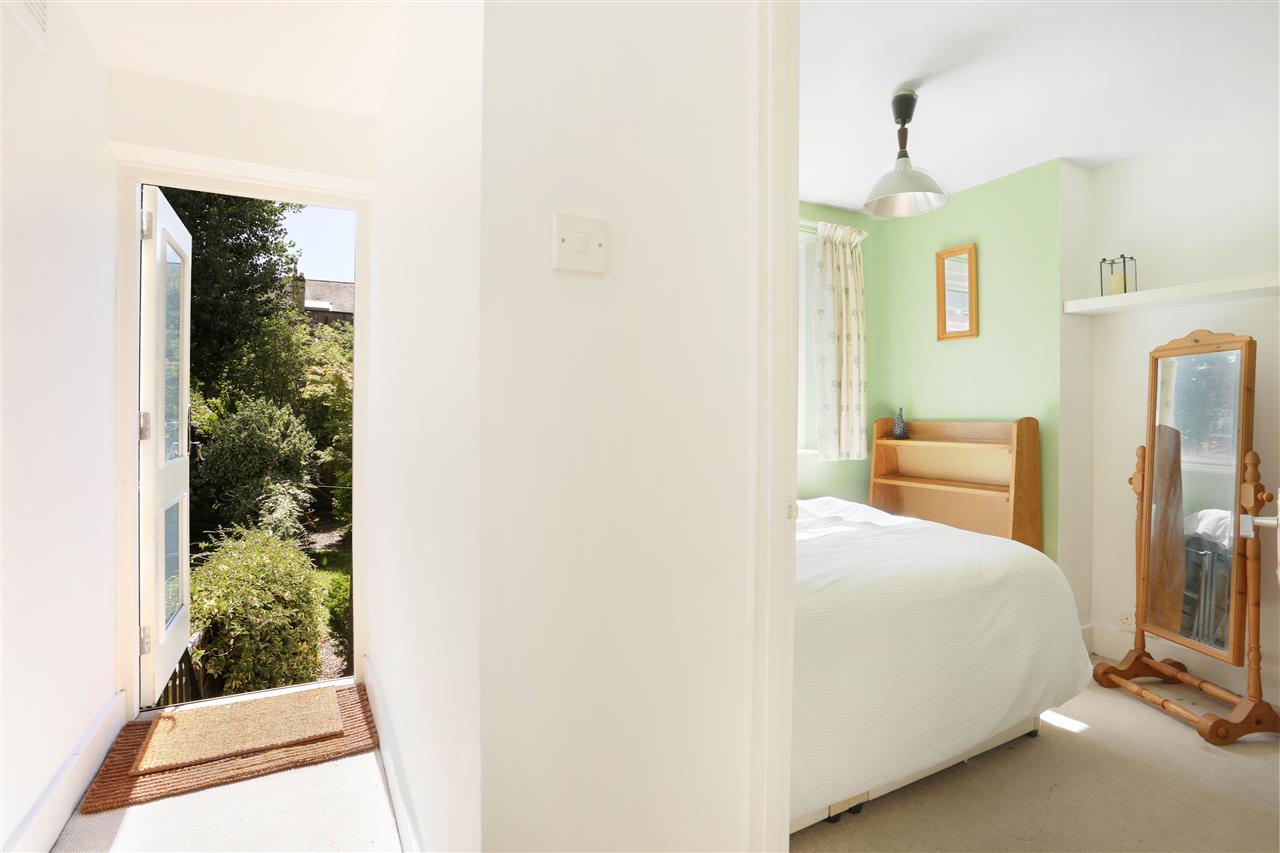 2 bed flat for sale in Tufnell Park Road  - Property Image 12