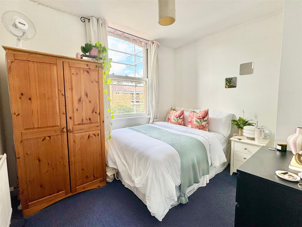 2 bed flat to rent in Huddleston Road 3