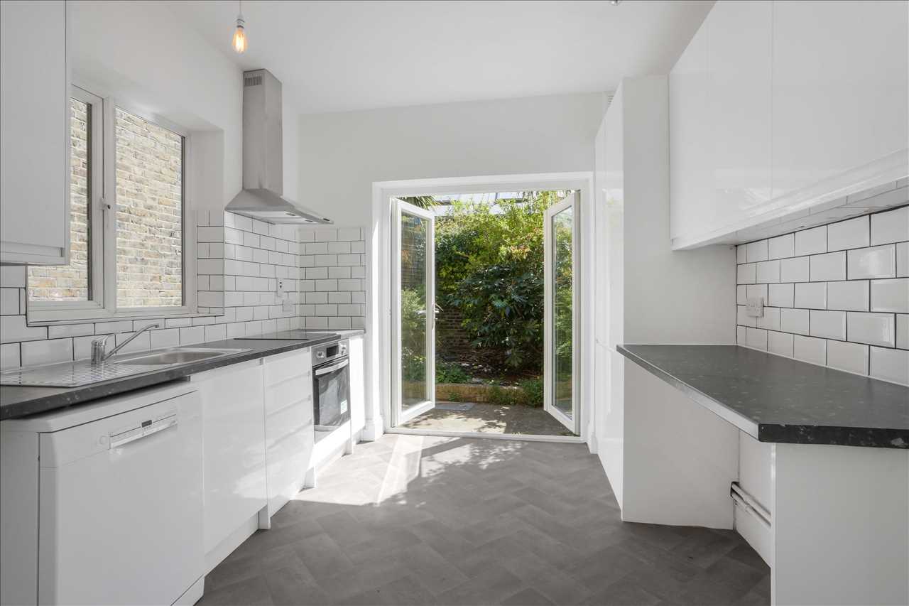 AVAILABLE IMMEDIATELY! An immaculately presented, very spacious (approximately 807 Sq Ft/75 Sq M) and newly refurbished ground and first floor garden apartment situated in a highly sought after location within close proximity to within easy reach of the eclectic mix of shops, bars and ...
