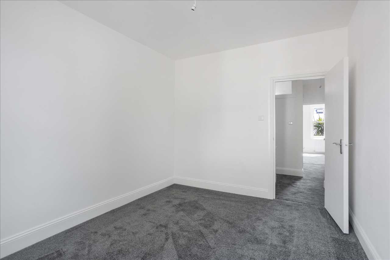 2 bed flat to rent in Wilton Way 6