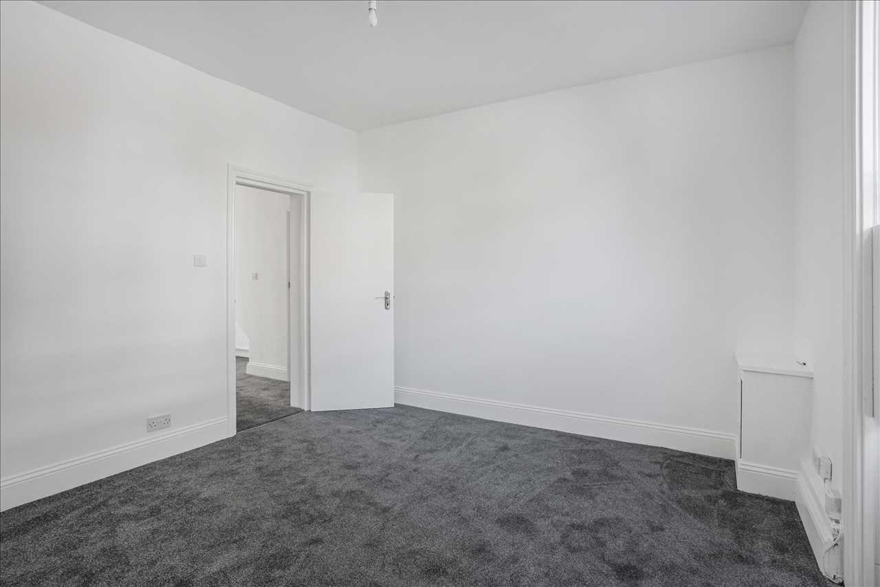 2 bed flat to rent in Wilton Way 7
