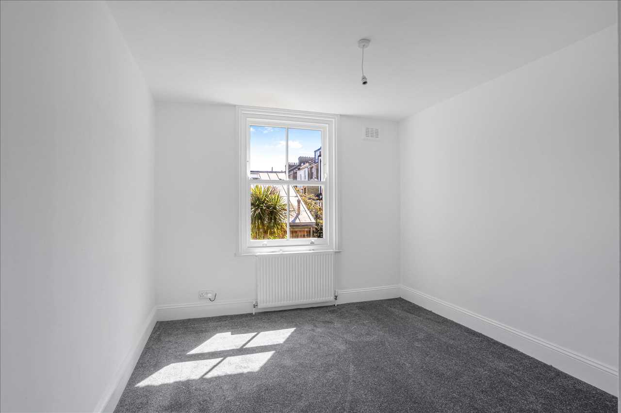 2 bed flat to rent in Wilton Way 8