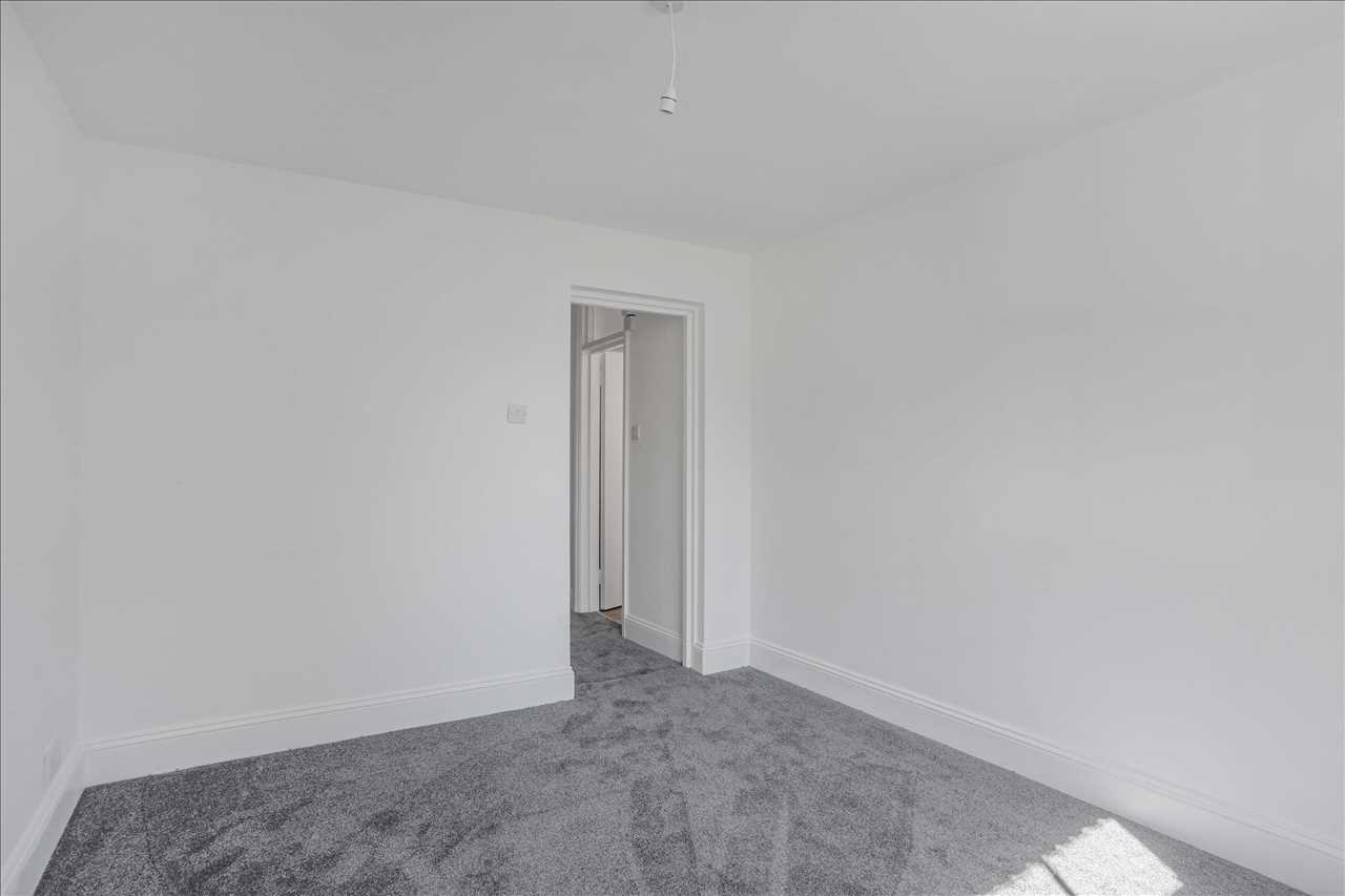 2 bed flat to rent in Wilton Way 10