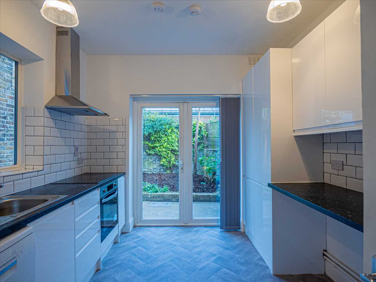 2 bed flat to rent in Wilton Way 16