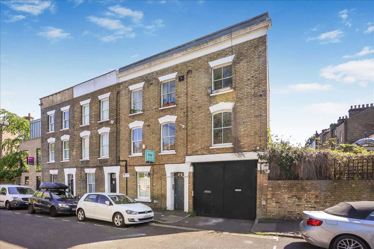2 bed flat to rent in Wilton Way 17