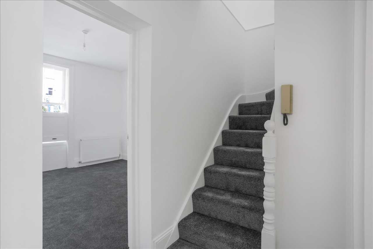 2 bed flat to rent in Wilton Way 18