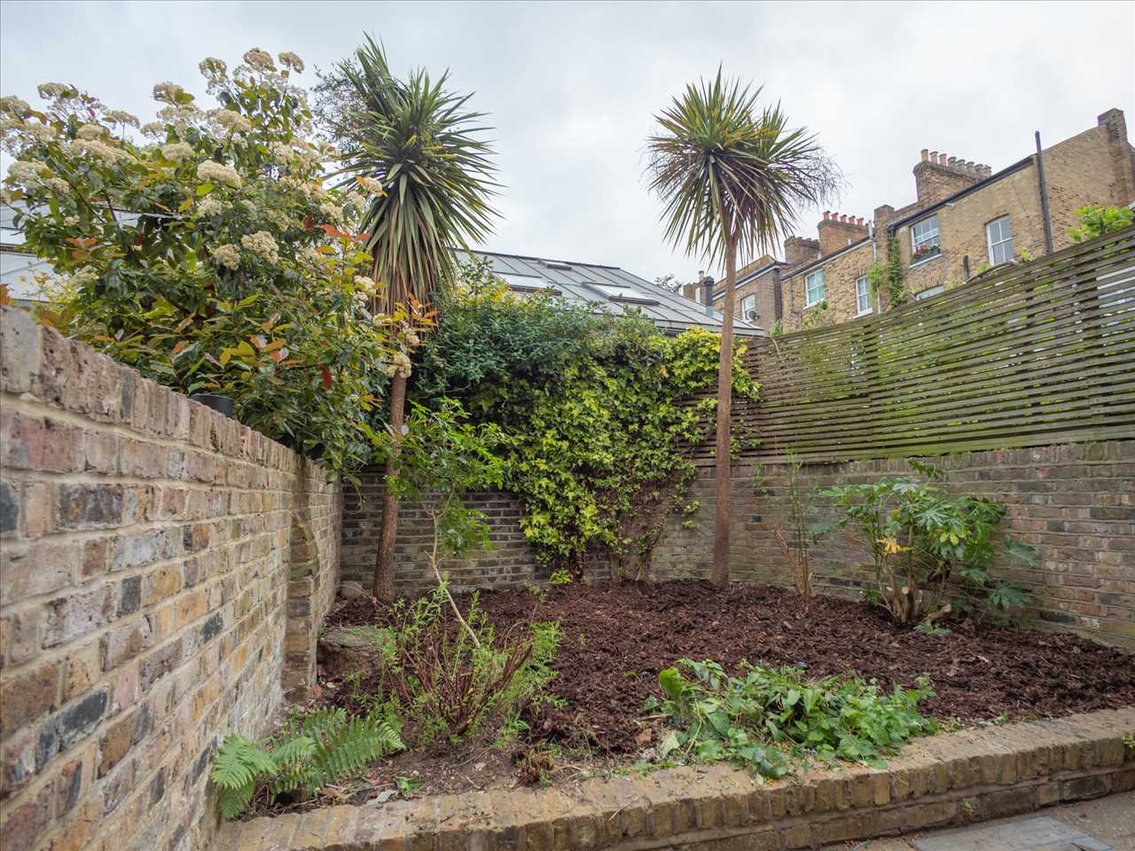 2 bed flat to rent in Wilton Way 21