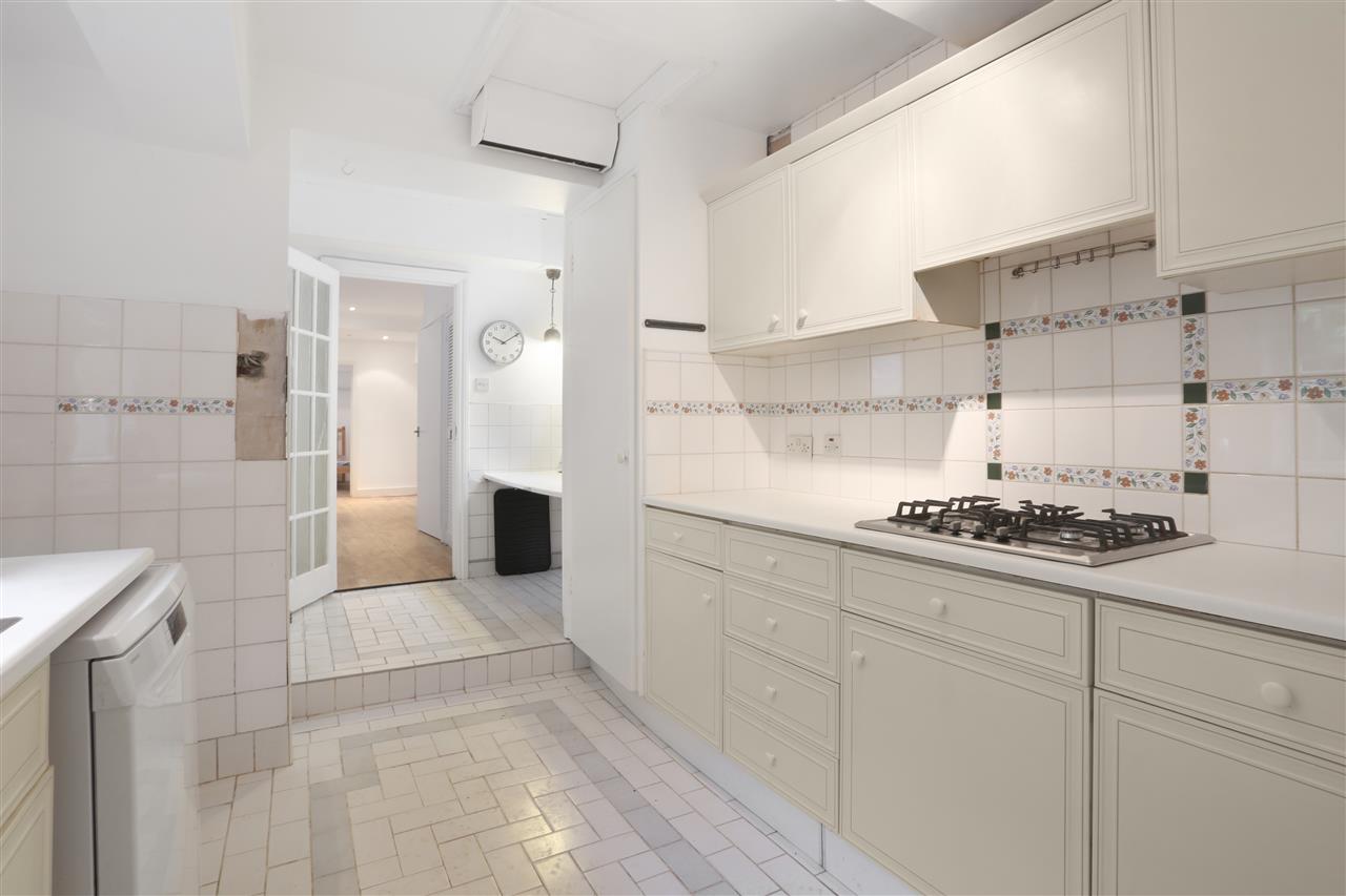 3 bed flat for sale in Huddleston Road  - Property Image 7