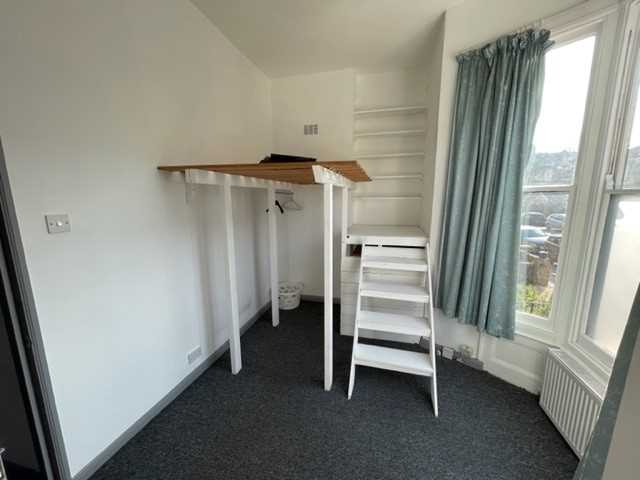 1 bed flat to rent in Colvestone Crescent  - Property Image 3