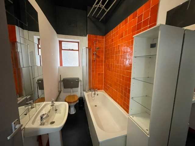 1 bed flat to rent in Colvestone Crescent 3