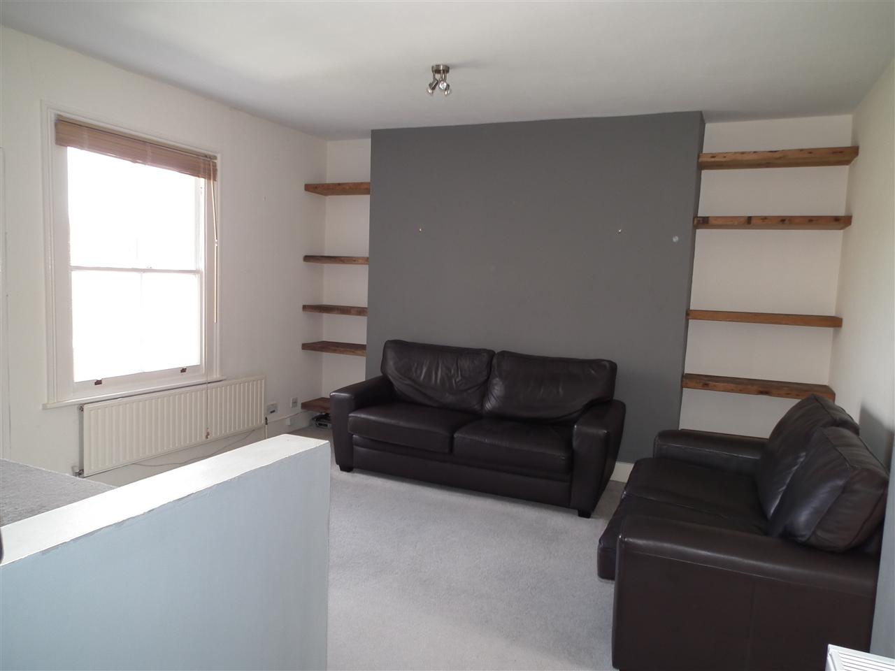 2 bed flat to rent in Tufnell Park Road  - Property Image 2